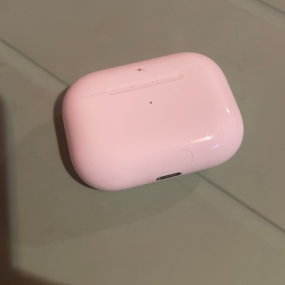 Used apple AirPods Pro in good condition